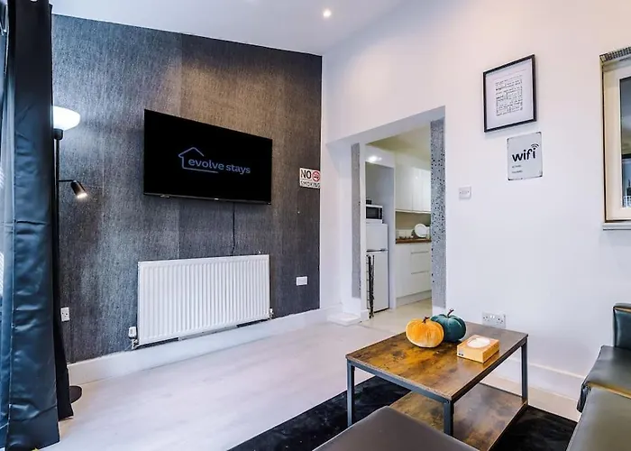 Apartament Sleeps 7, Games Room, Perfect For Groups, Driveway, Smart Tv, Available For Long *