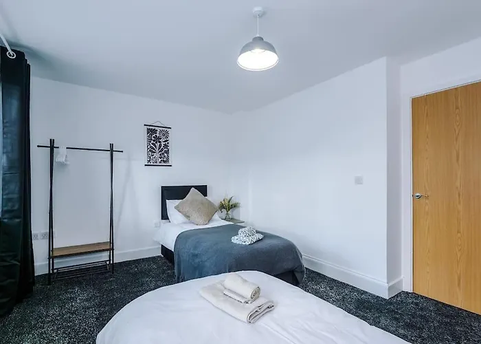 Apartament Sleeps 7, Games Room, Perfect For Groups, Driveway, Smart Tv, Available For Long Manchester