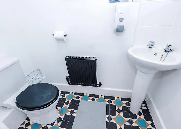 Sleeps 7, Games Room, Perfect For Groups, Driveway, Smart Tv, Available For Long * Manchester