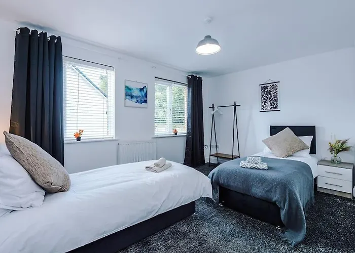 Sleeps 7, Games Room, Perfect For Groups, Driveway, Smart Tv, Available For Long