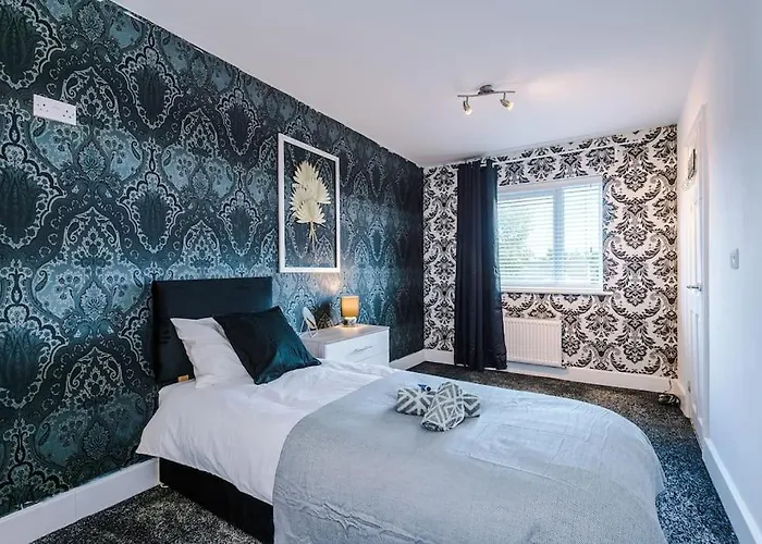 Sleeps 7, Games Room, Perfect For Groups, Driveway, Smart Tv, Available For Long Apartament