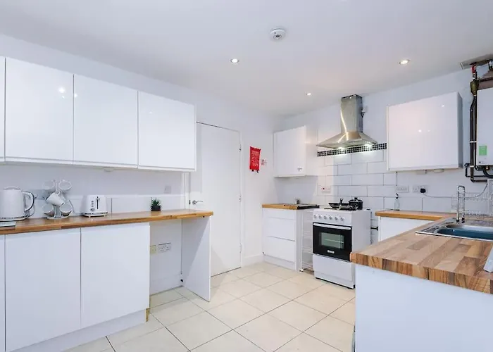 Sleeps 7, Games Room, Perfect For Groups, Driveway, Smart Tv, Available For Long *