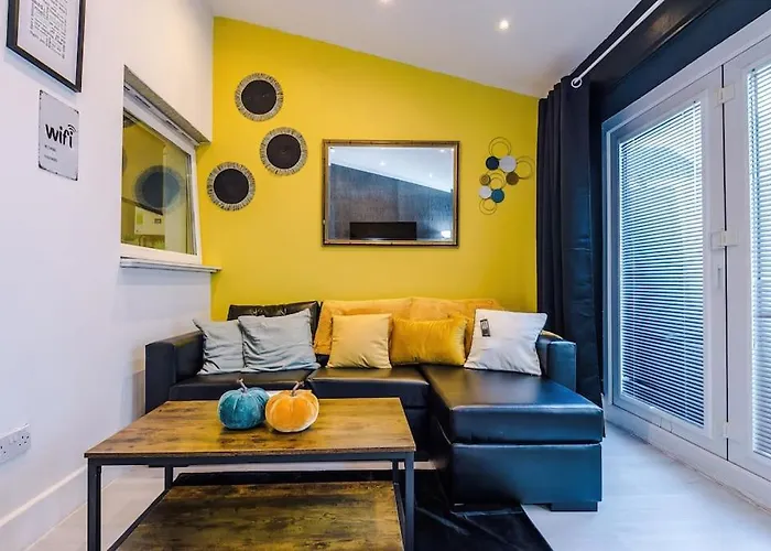 Sleeps 7, Games Room, Perfect For Groups, Driveway, Smart Tv, Available For Long *