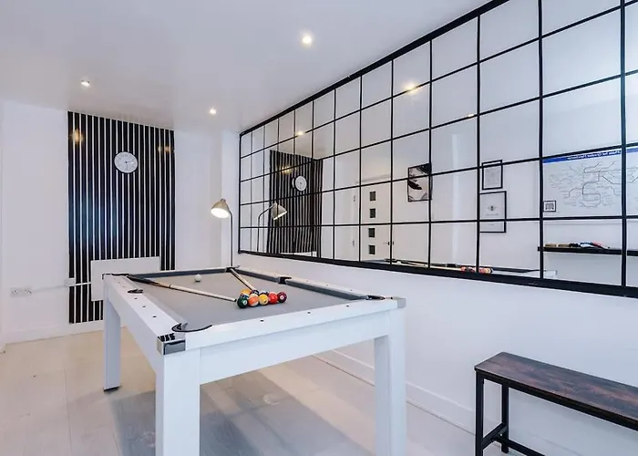 Sleeps 7, Games Room, Perfect For Groups, Driveway, Smart Tv, Available For Long Apartament