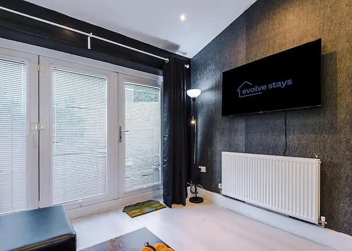 Apartament Sleeps 7, Games Room, Perfect For Groups, Driveway, Smart Tv, Available For Long *