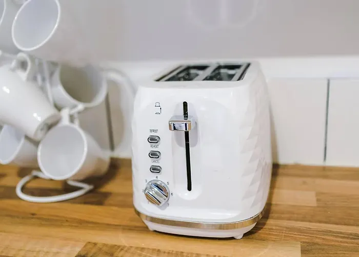 Sleeps 7, Games Room, Perfect For Groups, Driveway, Smart Tv, Available For Long Manchester