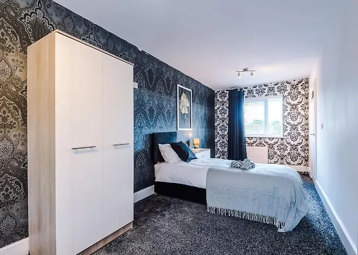 Sleeps 7, Games Room, Perfect For Groups, Driveway, Smart Tv, Available For Long