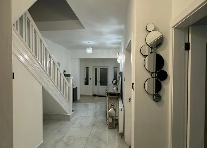 Elegant Estates Humble Abode 4 Manchester