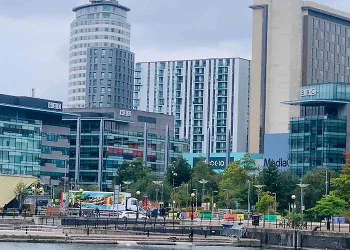 Great 2bed In Salford Quays With Water View Apartment *