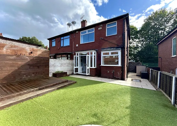 펜션 Stylish 3-bed In Prestwich With Free Parking