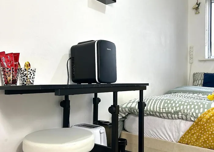 Cozy Private With Private Bathroom & Free Parking In Salford! * 맨체스터