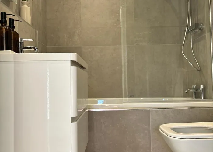 Апартаменты Apt, Free Parking, Business, Couples & Families *