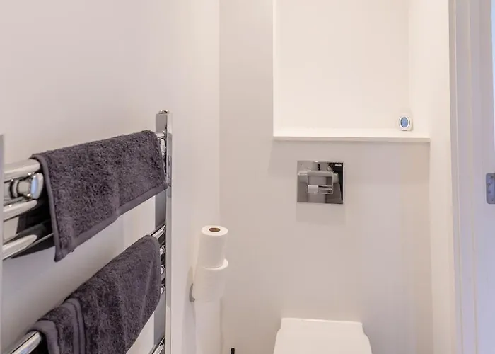 Stunning Modern 3 Bedroom Townhouse - Perfect Getaway *