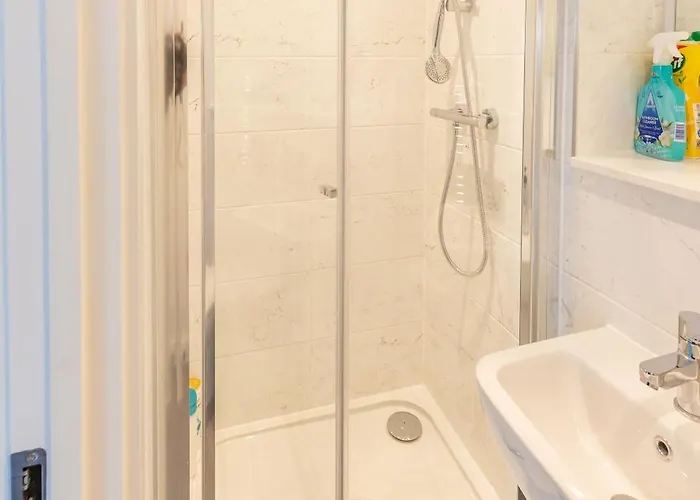 Stunning Modern 3 Bedroom Townhouse - Perfect Getaway بيت للعطل