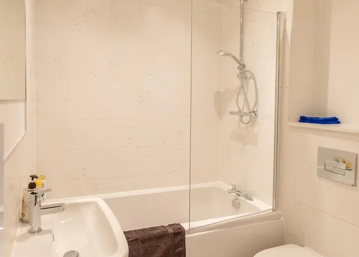 بيت للعطل Stunning Modern 3 Bedroom Townhouse - Perfect Getaway