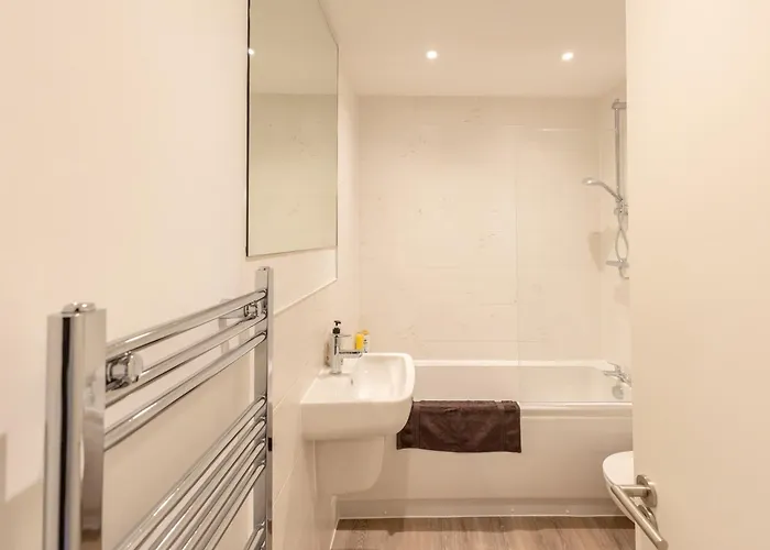 Stunning Modern 3 Bedroom Townhouse - Perfect Getaway بيت للعطل *