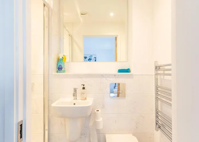 بيت للعطل Stunning Modern 3 Bedroom Townhouse - Perfect Getaway