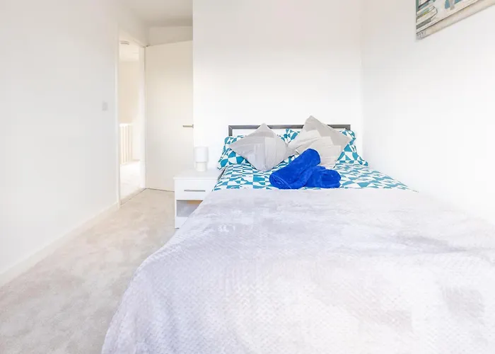 Stunning Modern 3 Bedroom Townhouse - Perfect Getaway مانشستر