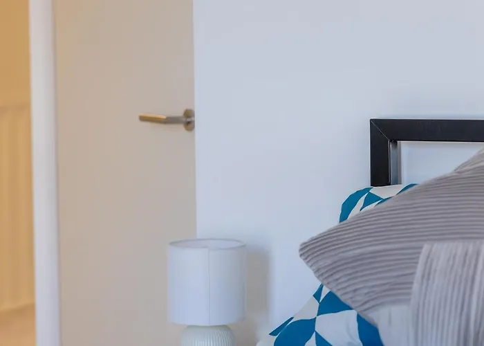 Stunning Modern 3 Bedroom Townhouse - Perfect Getaway بيت للعطل مانشستر