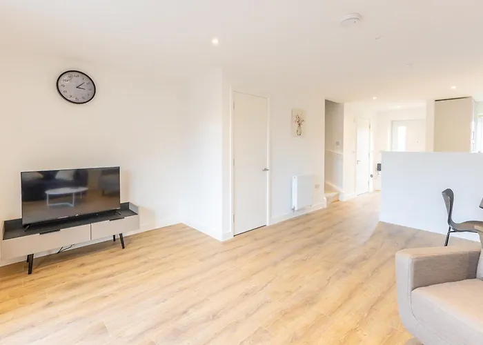 Stunning Modern 3 Bedroom Townhouse - Perfect Getaway