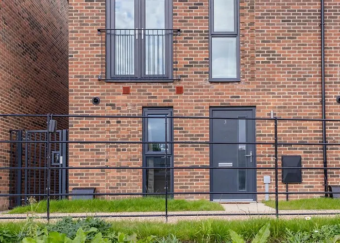 Stunning Modern 3 Bedroom Townhouse - Perfect Getaway *