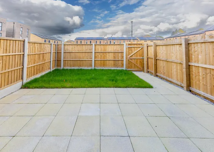 Stunning Modern 3 Bedroom Townhouse - Perfect Getaway بيت للعطل *