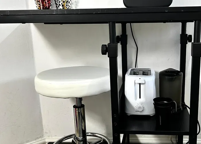 Convenient Private Bed, Bath & Parking Included * مانشستر