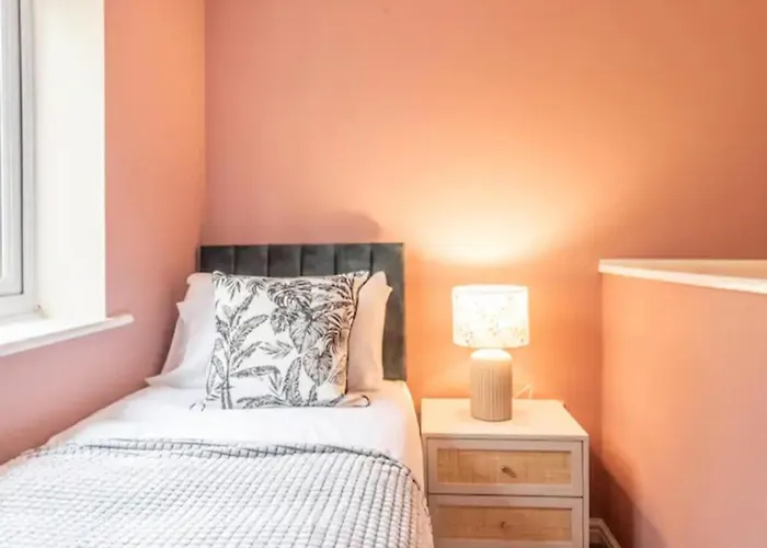 Charming Whitehurst Drive Nest In Dom wakacyjny Manchester