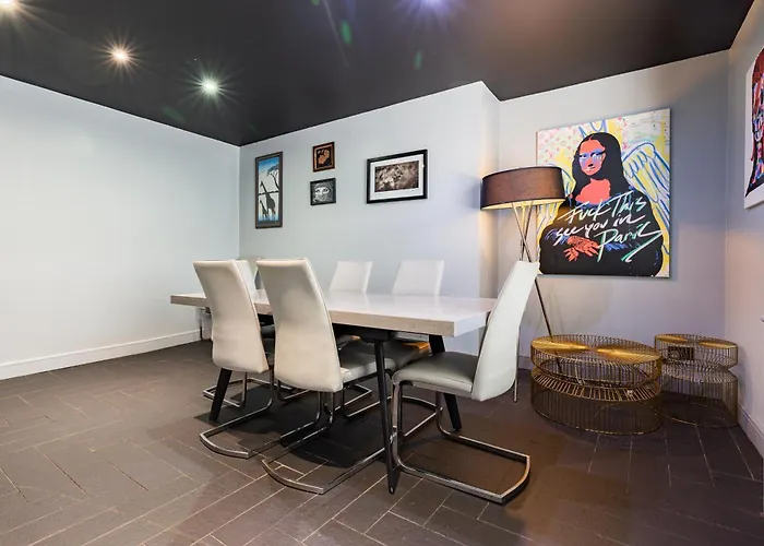 Swan Street Sleeps 23 * Manchester