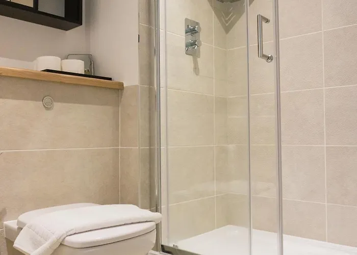 Manchester's Luxurious 2-bed Haven With Balcony - Canal Views & Proximity To United Manchester