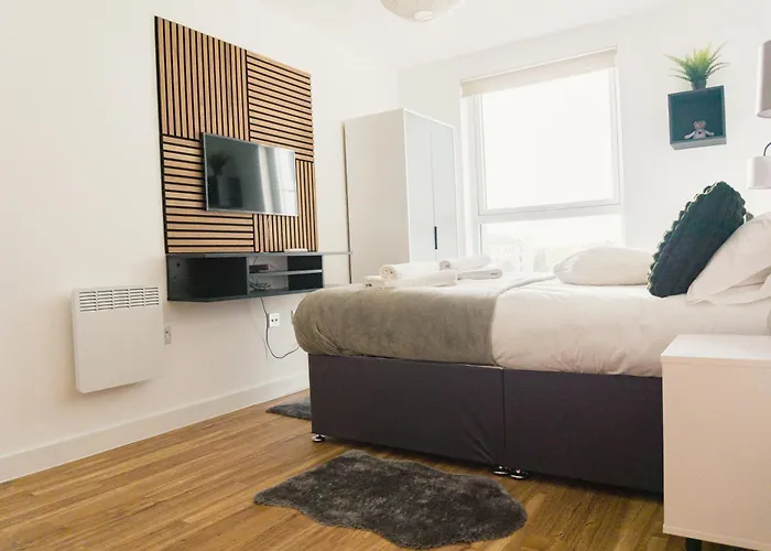 Manchester's Luxurious 2-bed Haven With Balcony - Canal Views & Proximity To United Appartement