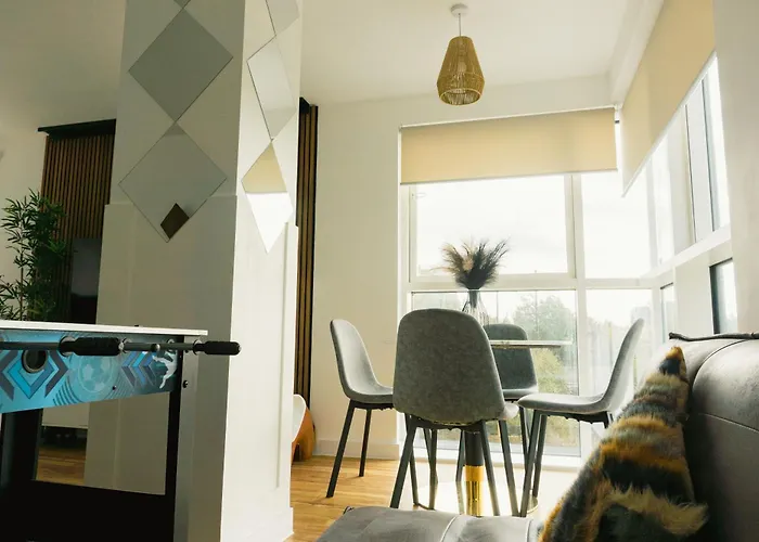 Manchester's Luxurious 2-bed Haven With Balcony - Canal Views & Proximity To United Appartement