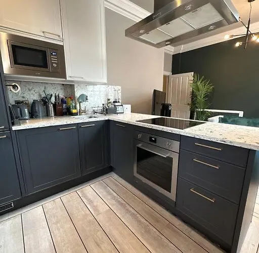 Stunning 2-bedroom In Centre *