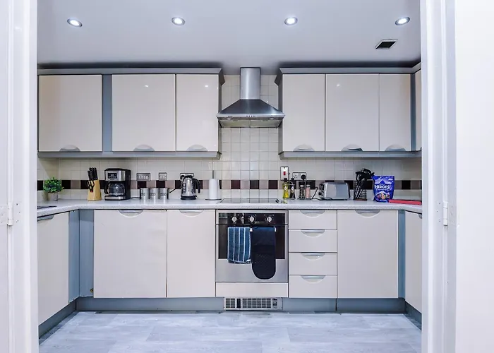 Comfy 2 Bedroom In Manchester, Pool Table And Ps4 Manchester