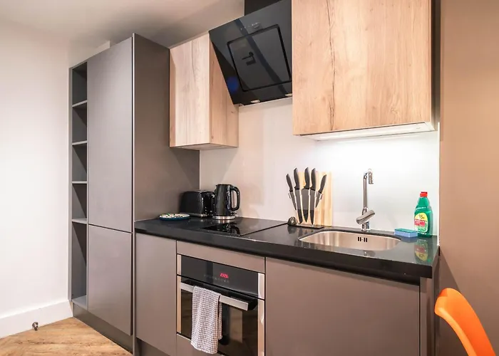 Stylish 2 Bedroom In *