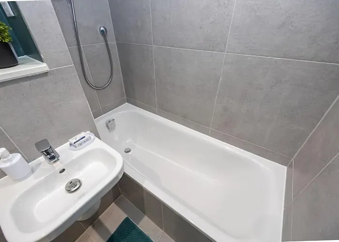 Old Trafford , , 2 Bed Duplex Apartmán *