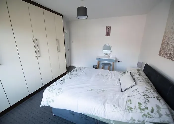 Spacious 3 Bed Airport Free Parking マンチェスター