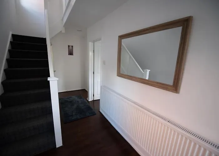Apartamento Spacious 3 Bed Airport Free Parking Mánchester