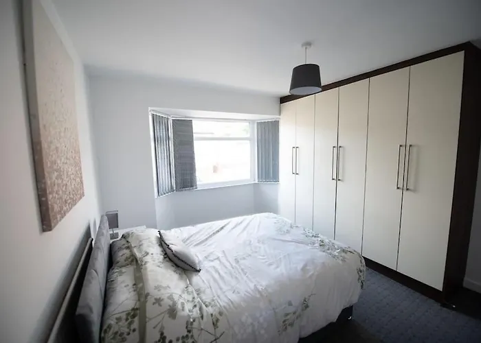 アパート Spacious 3 Bed Airport Free Parking