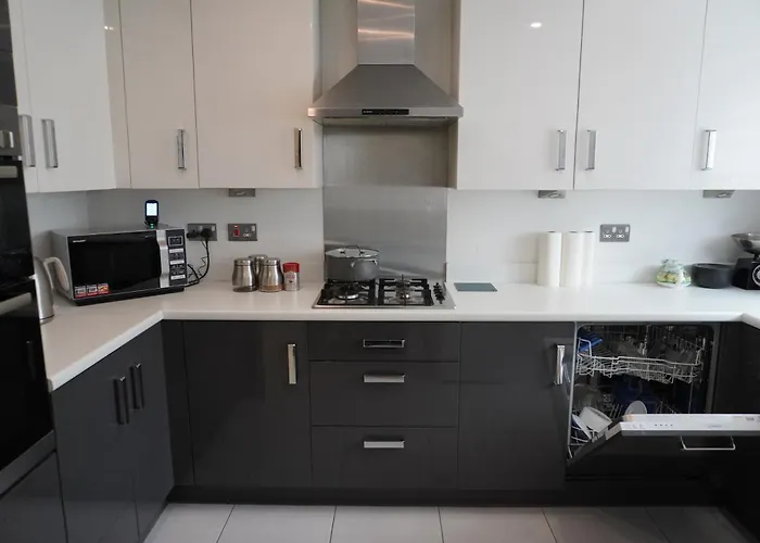 Kwatera prywatna Luxury - Pick A - Free Parking & Kitchen Access, Near Etihad Stadium, The Coop Live & Piccadilly Station, Manchester