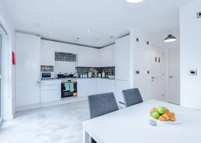 Sleeps 7, Stunning Home, Free Parking, Perfect For Groups, Long Term Disc アパート *