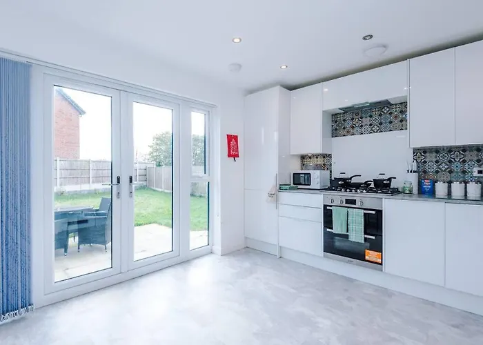 Sleeps 7, Stunning Home, Free Parking, Perfect For Groups, Long Term Disc * マンチェスター