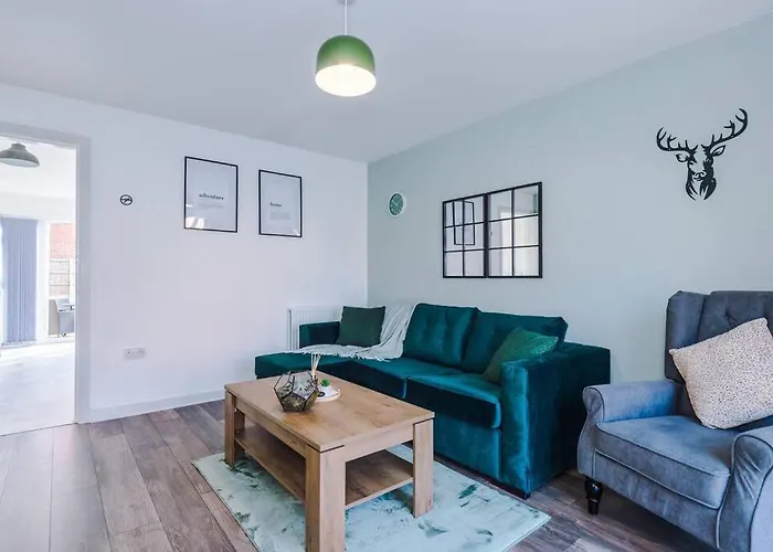 Sleeps 7, Stunning Home, Free Parking, Perfect For Groups, Long Term Disc * マンチェスター