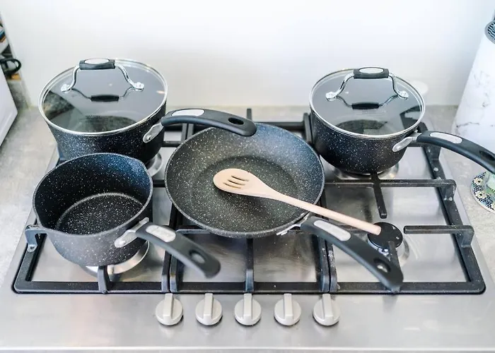 Sleeps 7, Stunning Home, Free Parking, Perfect For Groups, Long Term Disc * マンチェスター