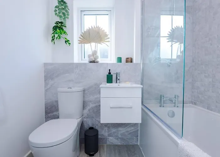 Sleeps 7, Stunning Home, Free Parking, Perfect For Groups, Long Term Disc アパート