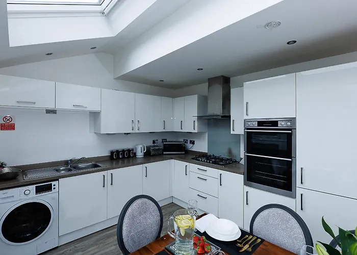 Riverside Villas * Manchester