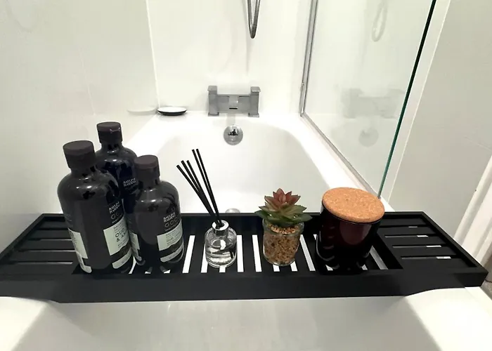 Дом отдыха House - Sleeps 7 - Parking - Garden - Near Stn *