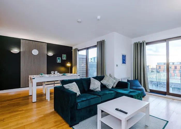 Sleeps 8, Duplex Apartment, Pool Table, Balcony X2, Long Term Disc, Perfect For Groups