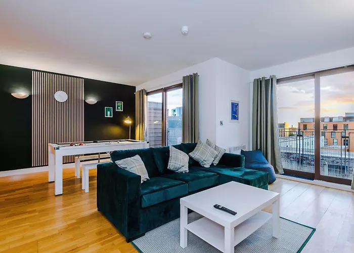 Apartman Sleeps 8, Duplex Apartment, Pool Table, Balcony X2, Long Term Disc, Perfect For Groups *