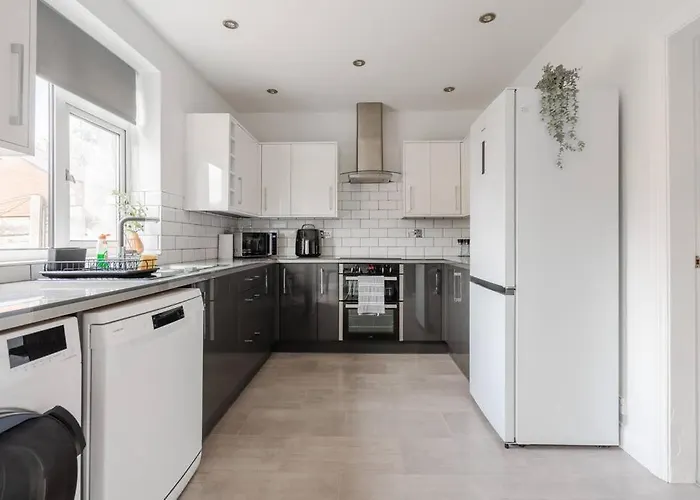 Three Bedroom House By Brookland Serviced Short Lets With Free Wifi *